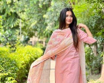 Peach Plain Kurta Set With Floral Printed Dupatta - Set Of Three