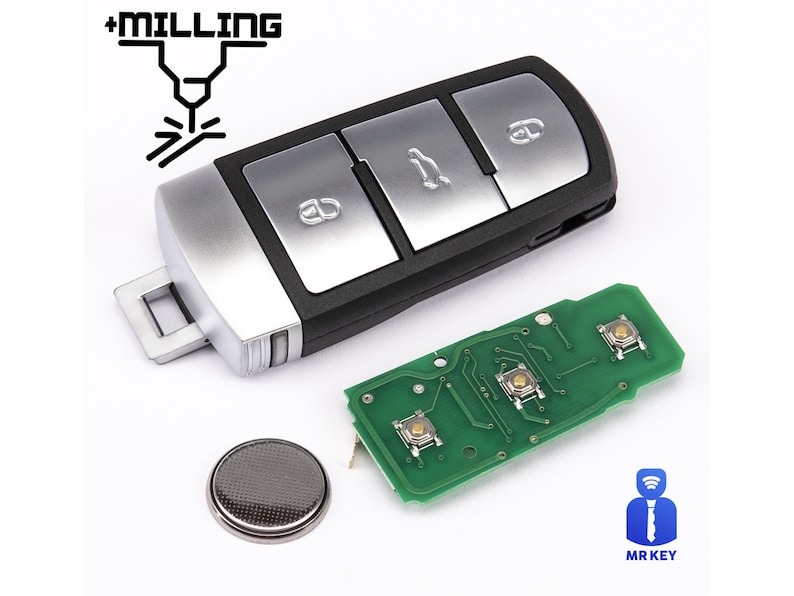 以下が含まれることがあります： 黒いリモコンと銀色のリモコン、3つのボタンが付いた回路基板、銀色の電池が付いた分解された車のキーです。