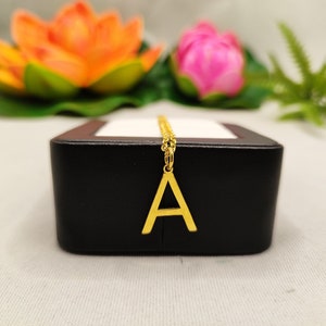 Colgante de monograma de oro, encanto inicial de oro, personalizado, encanto de letra, regalo de madre nueva, encanto de letra pequeña linda, regalo de novia, regalo de amante