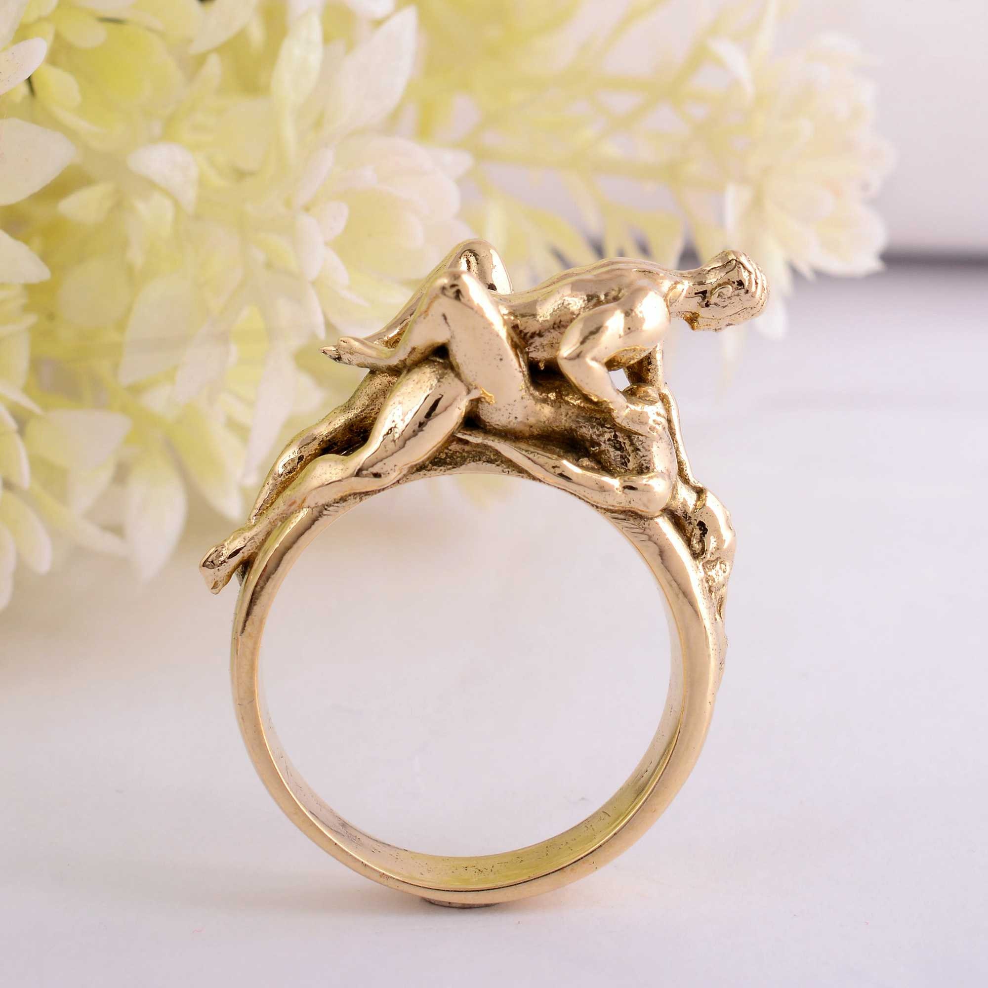 Meditation ring spinner