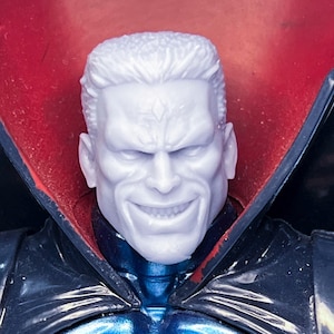 Tête sculptée sur mesure au 1/12, sinistre mutant scientifique
