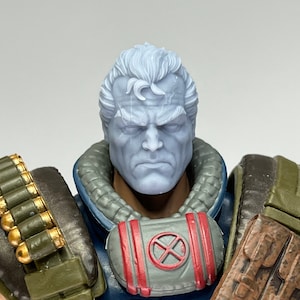 Maßgeschneiderte futuristische Mutant Kriegerin Figur