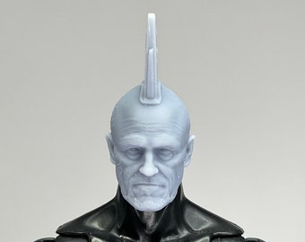 Testa scolpita su misura in scala 1/12 – Scultura di un antieroe che brandisce una freccia