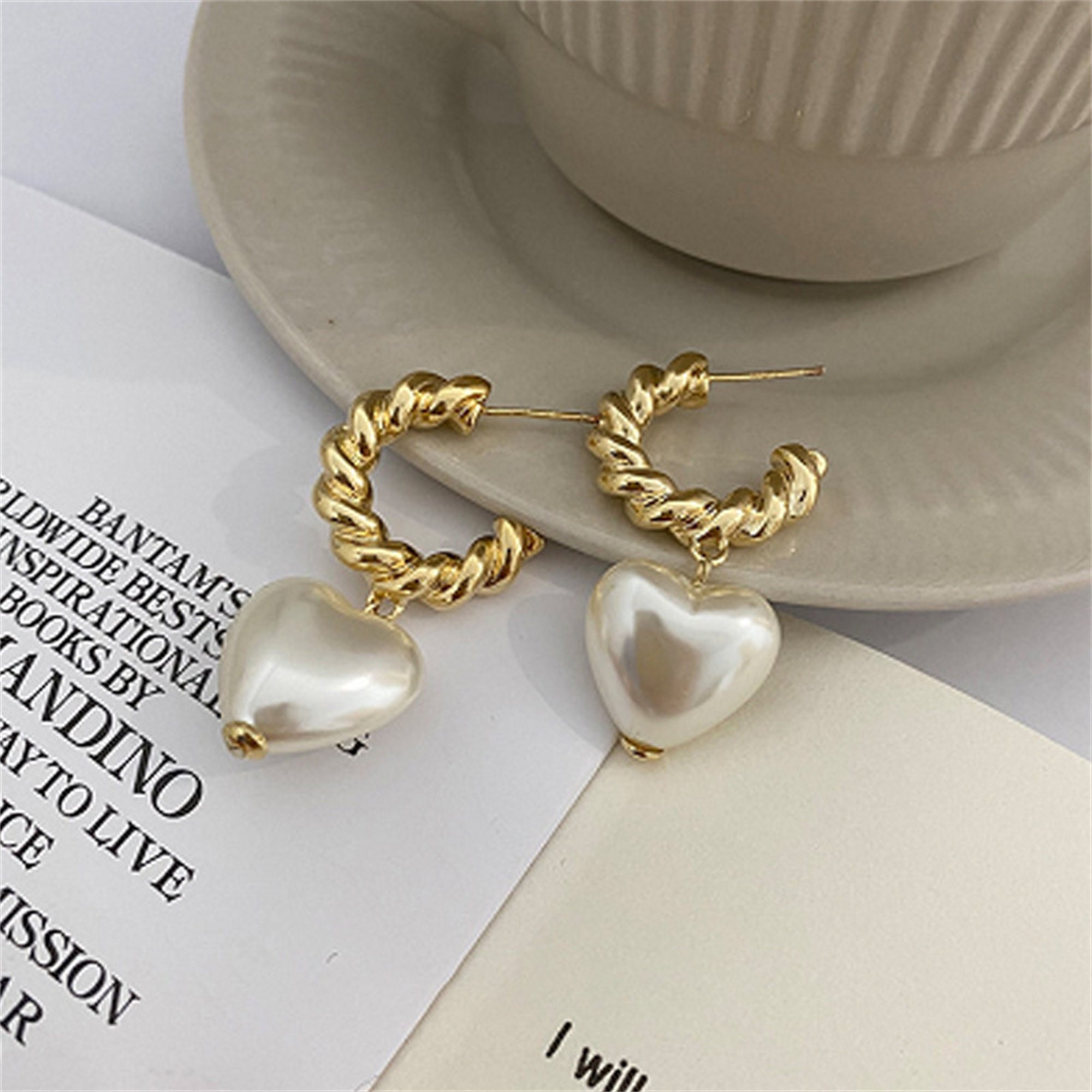 Chanel Vintage 93P Giant Dangle Heart Earrings – Boutique Patina