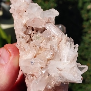 Large Lovely Pink Lithium Quartz Point! Lithium Quartz. Quartz Cluster. Pink Quartz. Quartz Specimen. Lithium Quartz Specimen. Pink Lithium.