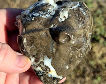 Beautiful UV Reactive Volcano Agate Human Heart! Agate Heart. Volcano Agate Heart. Crystal Heart. UV Reactive Crystal. Banded Agate Heart.