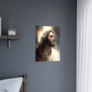 Puede incluir: Una pintura de un hombre con cabello largo y casta&ntilde;o y barba. Lleva una t&uacute;nica blanca y mira hacia arriba. El fondo es una luz dorada suave.