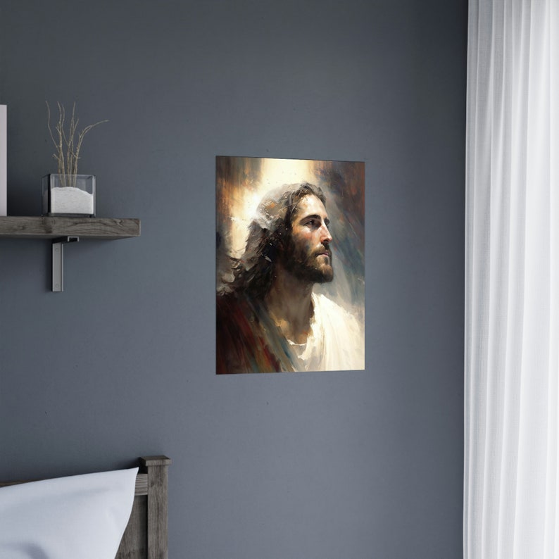 Puede incluir: Una pintura de un hombre con cabello largo y casta&ntilde;o y barba. Lleva una t&uacute;nica blanca y mira hacia arriba. El fondo es una luz dorada suave.