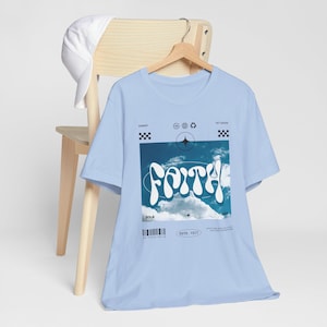 90年代のレトロなCDカバーにインスパイアされたプロテスタント系キリスト教Tシャツ - 罪人は信仰によって救われる ジャン・カルヴァンの名言