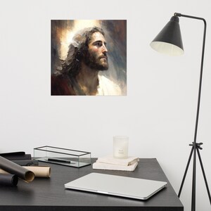 Puede incluir: Una pintura de un hombre con cabello largo y casta&ntilde;o y barba. Est&aacute; mirando hacia arriba y hacia la derecha. La pintura est&aacute; realizada en un estilo realista y el rostro del hombre est&aacute; iluminado por una luz suave.