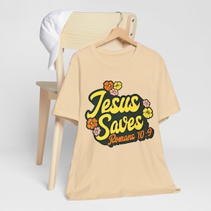 60年代風のクールなイエスの救済クリスチャンTシャツ | レトロな信仰Tシャツ | ローマ人への手紙10章9節の聖書の一節アパレル