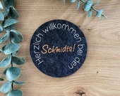 Personalisierte Filzuntersetzer mit Familienname - Handgefertigte Tischauflage für gemütliches Zuhause