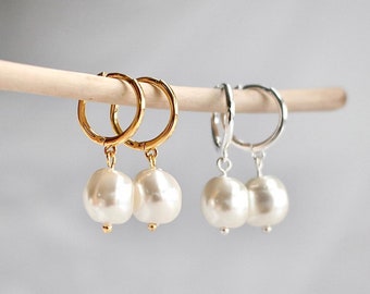 Pearl Hoop Earring - Huggie Hoop Earring - Pearl Dangle Earring - Pearl Drop Earring - Minimalist Earring - Wedding Earring