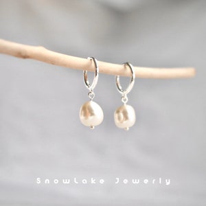 Pearl Hoop Earring Huggie Hoop Earring Pearl Dangle Earring Pearl Drop Earring Minimalist Earring Wedding Earring zdjęcie 5