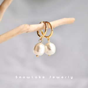 Pearl Hoop Earring Huggie Hoop Earring Pearl Dangle Earring Pearl Drop Earring Minimalist Earring Wedding Earring zdjęcie 4