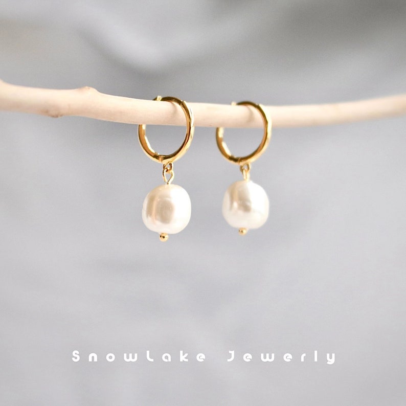 Pearl Hoop Earring Huggie Hoop Earring Pearl Dangle Earring Pearl Drop Earring Minimalist Earring Wedding Earring zdjęcie 7