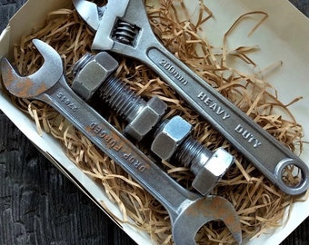 Reparatur-Set feine Belgien Schokolade, Wrench Shaped Einzigartige handgemachte Schokolade, Weihnachtsschokolade, Geschenk Vater