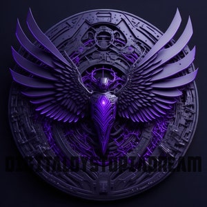 Peut inclure: Une repr&eacute;sentation 3D d'un insecte ail&eacute; en violet et noir avec un motif g&eacute;om&eacute;trique. L'insecte est au centre d'un motif circulaire, m&eacute;tallique et complexe. Le texte "DIGITALDYSTOPIANDREAM" est en bas de l'image.
