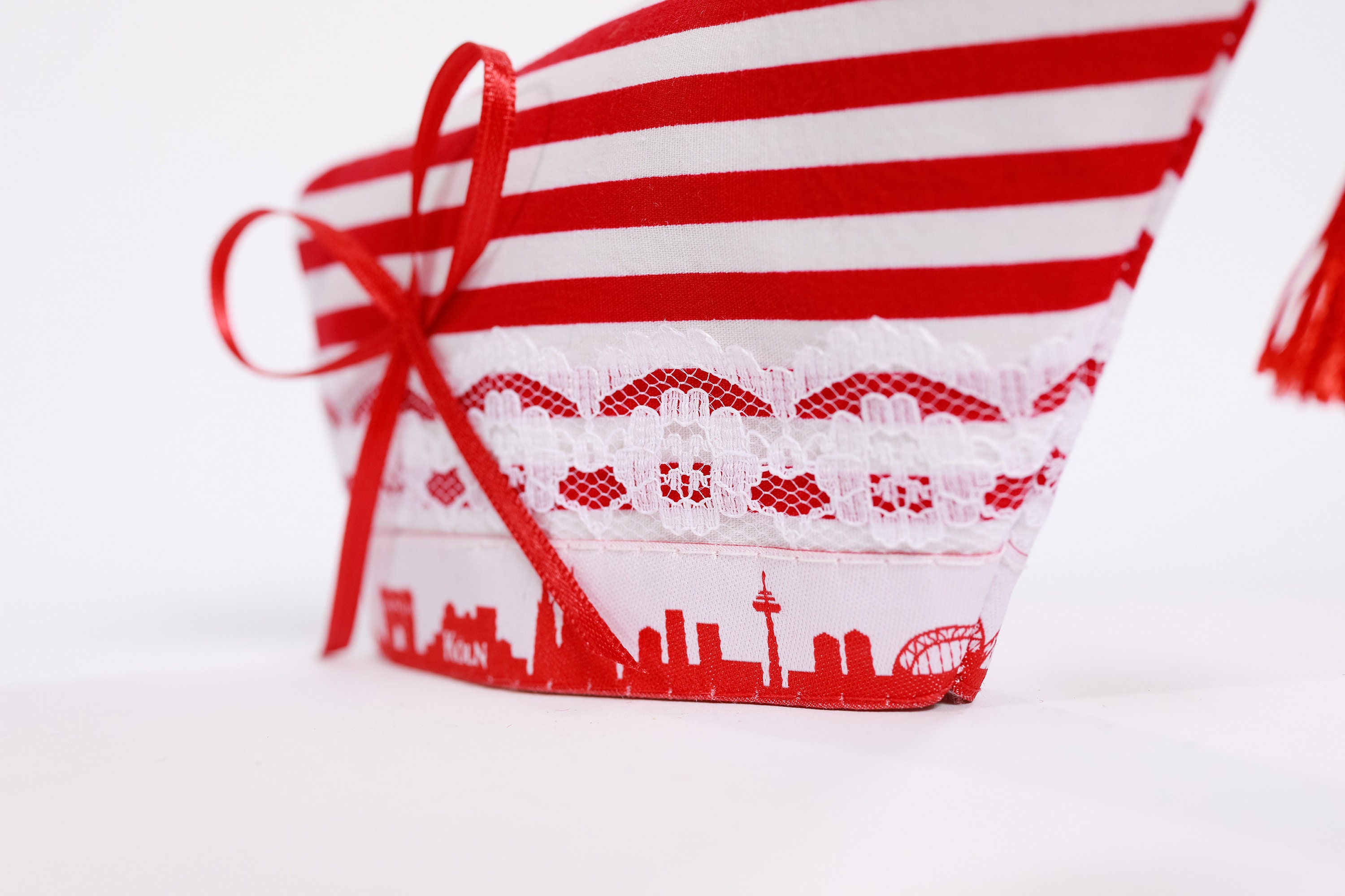 Karnevals-Pullover 'Köln Rut Und Wiess' – Rot-Weißer Hoodie Mit Kölner Dom & Konfetti-Motiv Für Fasching & Partys