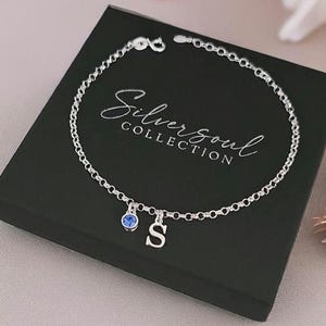 Sterling Silber Anfang Armband, Birthstone Armband, Armband Geburtstag, verstellbares Armband, Initial und Birthstone Armband, personalisiert