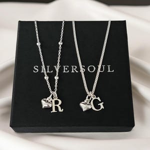 Collar con inicial de plata de ley, collar con dije de corazón, cadena satelital, collar personalizado, collar con dije, regalo para ella, monograma