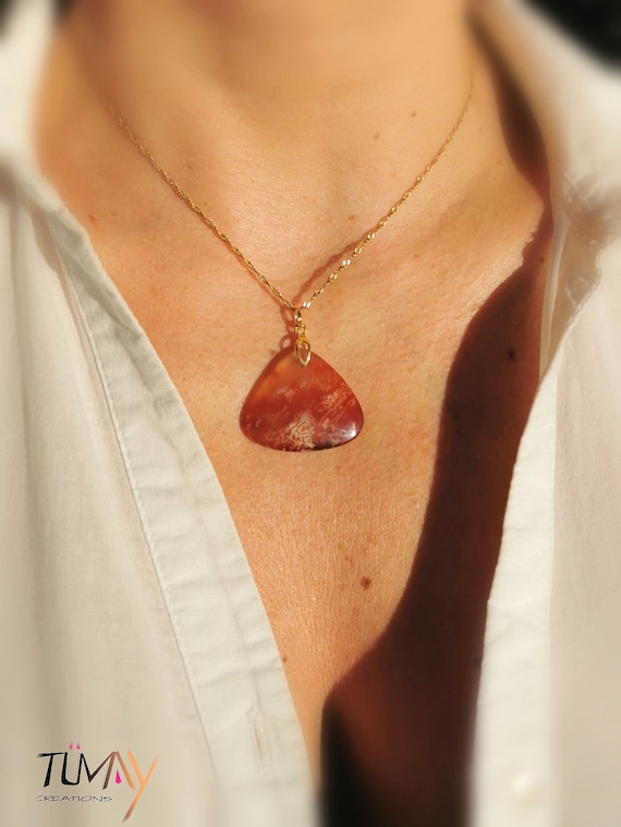 Collier en pierres naturelles :rouges-orangés - Un grand marché
