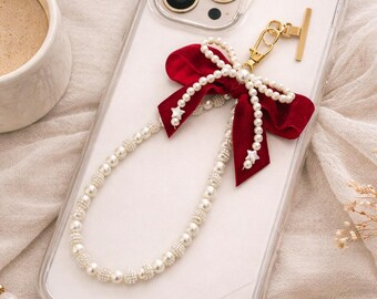 Correa para teléfono con colgante de perlas y lazo de terciopelo rojo / Detalles dorados. Accesorio para iPhone.
