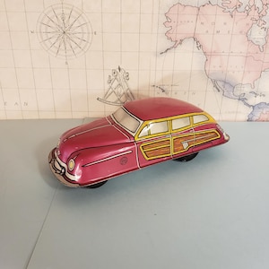 Vintage 1950s Marx Tin Litho Oldsmobile Woody Friction Drive Car