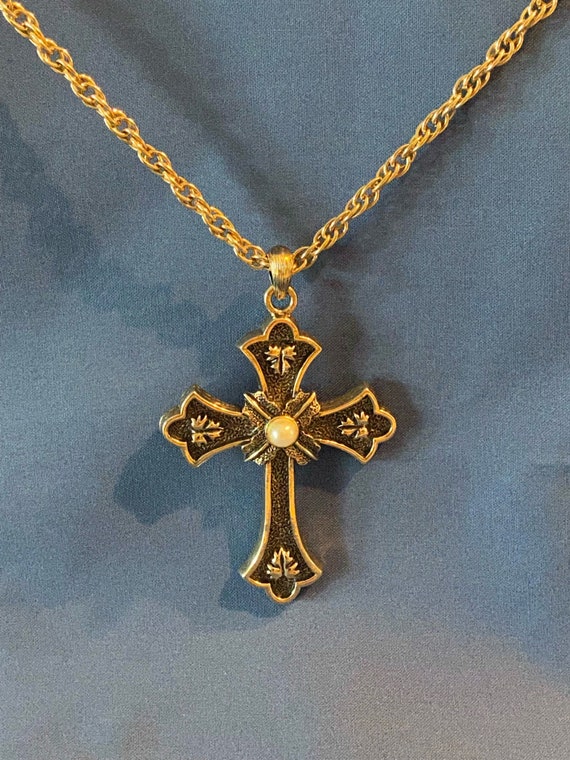 Vintage Sarah Coventry Limited Edition Cross Neckl