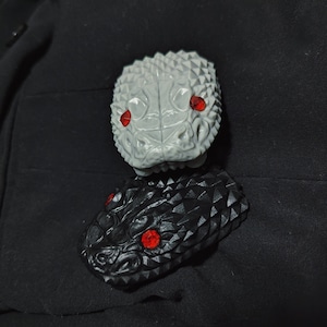 Boucle de ceinture serpent inspirée de Crowley, yeux rouges inclus - Bons présages