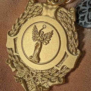 Aziraphale FOB Medal Żywica - Dobry Omen Cosplay, Brelok