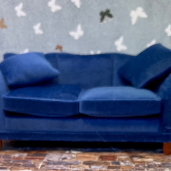 Magnifique canapé maison de poupée bleu roi