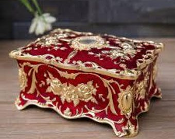 Franse sieradendoos 18e-eeuwse Franse Empire rood en goud emaille diamant als kostbaar juweel ingebed in scharnierend deksel verzamelcadeau