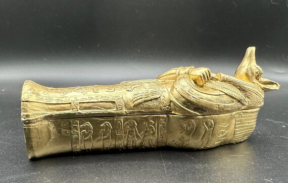 古代エジプトのアヌビスの石棺のミイラ、死者の神、防腐処理の神、神話