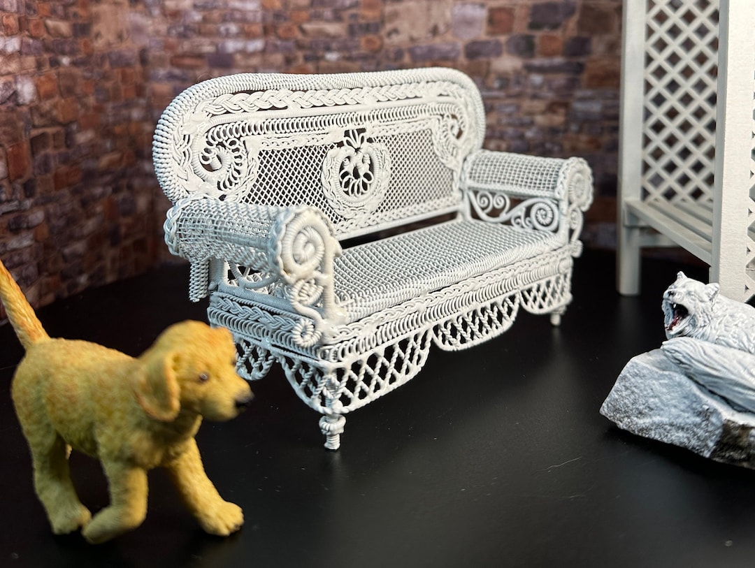 Beautiful Miniature Dollhouse Lawn Decor Replica Victorian Wire Wicker