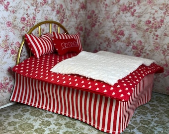 Beautiful Collectible Dollhouse Scale Faux Iron Headboard Bed Mattress Coverlet Pillows Bed Skirt