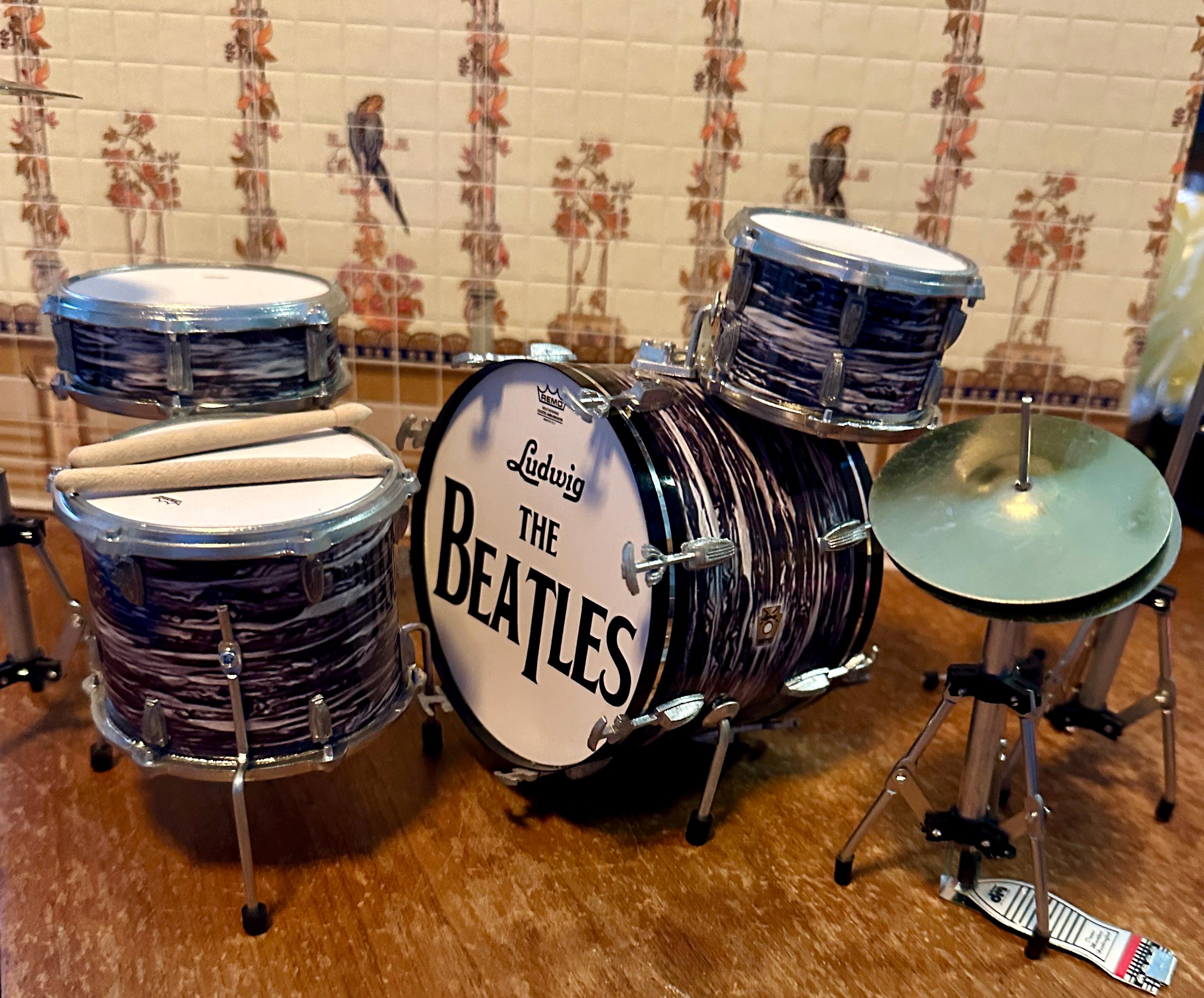 Beatles miniature instrument set - Etsy 日本