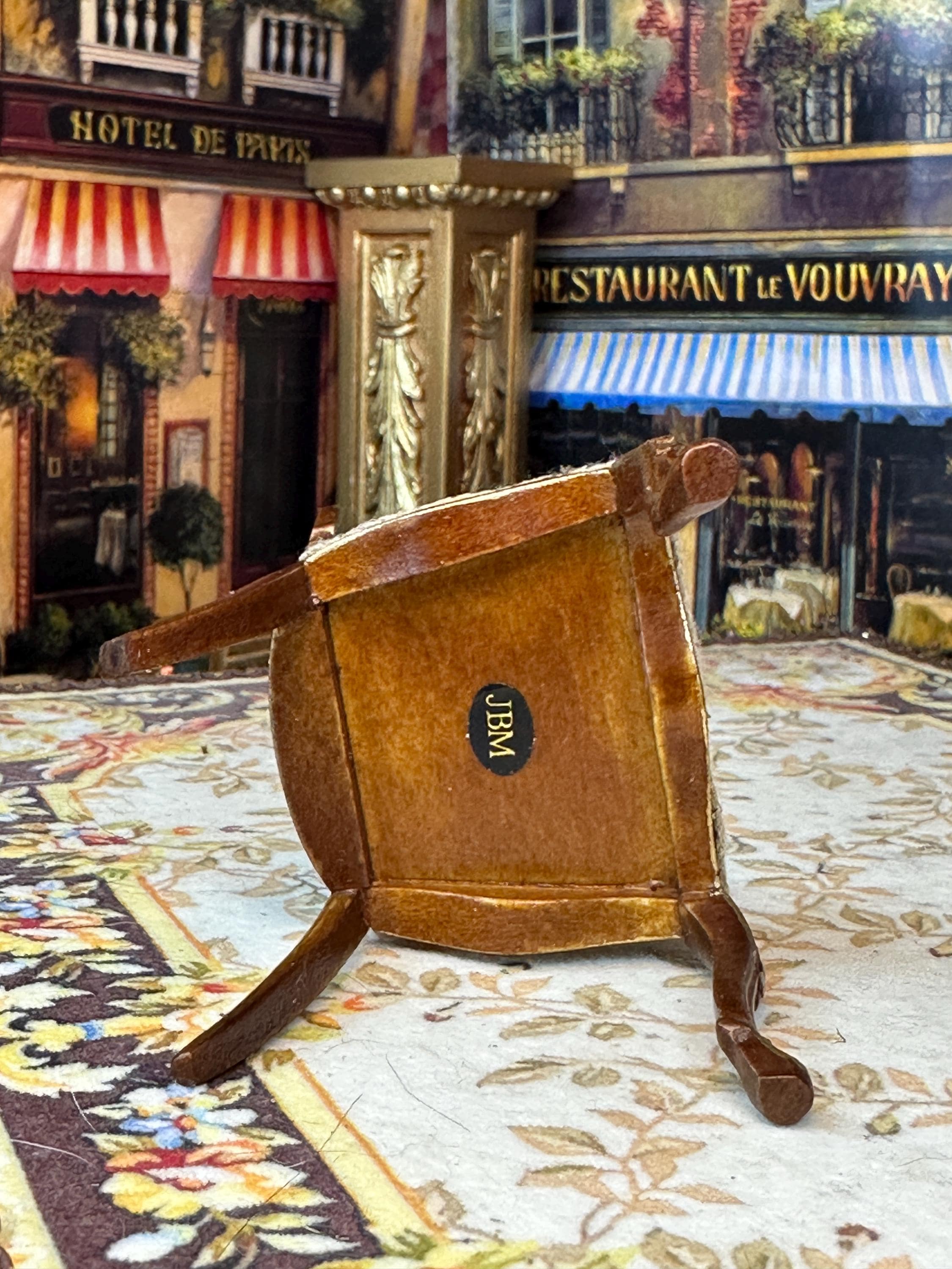 Set di tavolini da salotto per casa delle bambole moderna. Tavolino da