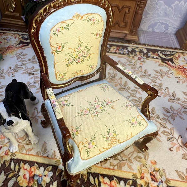 Réplique de maison de poupée miniature vintage des années 1990, fauteuil français peint à la main, acajou, rembourrage en toile, bleu crème, cadeau de collection Louis XV