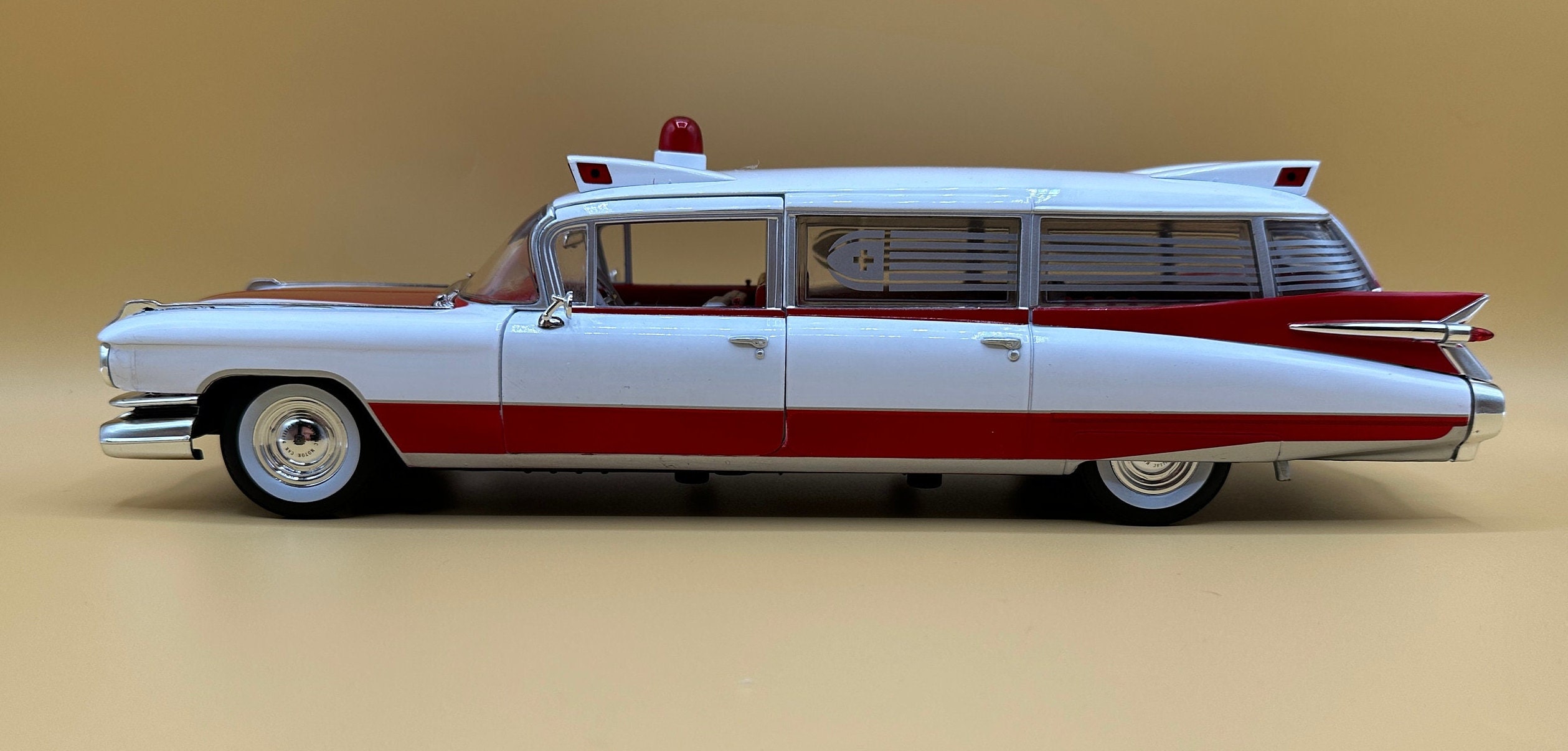 1 18 Scale Diecast 1959 CADILLAC ELDORADO Ambulance Hand