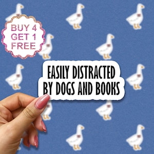 Gemakkelijk afgeleid door honden en boeken sticker, grappige holografische sticker, boeken laptop, boeken tuimelaar stickers, boeken waterfles sticker