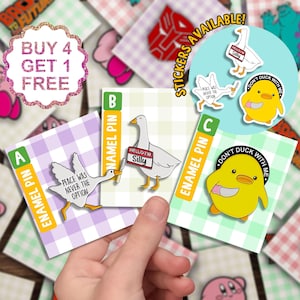Juego de pines esmaltados de Goose Game sin título, regalo de Goose divertido, pin de animal divertido, pin kawaii, pin de animal de dibujos animados lindo, juego de pines de mochila