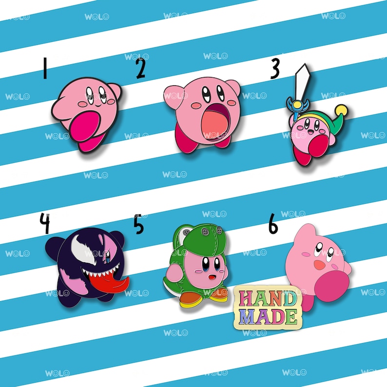 K&ouml;nnte beinhalten: Sechs verschiedene Emaille-Pins mit einer rosa Figur mit verschiedenen Outfits und Accessoires. Die Pins sind von 1 bis 6 nummeriert. Die Pins sind handgefertigt und haben ein rosa, gr&uuml;nes, schwarzes und wei&szlig;es Farbschema. Die Pins befinden sich auf einem blau-wei&szlig; gestreiften Hintergrund.