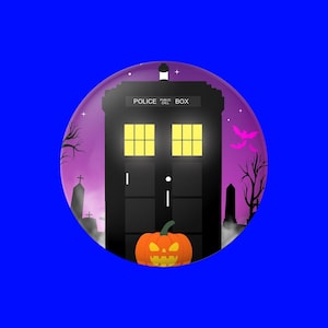 Doctor Who Pin Badge – Halloween TARDIS | Dr Who Fan Gift | Whovian Pin Button 38mm | Happy Halloween, Police Box, Blue Box, Halloween Gift