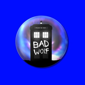 Doctor Who Pin Badge – Bad Wolf TARDIS | Dr Who Series 1 Fan Gift | Whovian Pin Button 38mm | Collectible, Birthday, Christmas