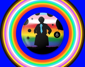 6代目ドクター・プライドピン｜コリン・ベイカーにインスパイアされたドクター・フーのLGBTQ+ボタン｜レインボー・フーヴィアンギフト｜クィアSFコレクターバッジ