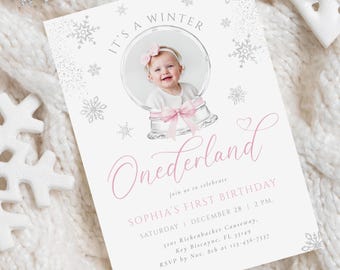 Invitación de primer cumpleaños de Onederland de invierno para niña, plantilla de fiesta de cumpleaños con copos de nieve rosas, editable e imprimible.