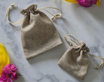 Rustic Hessian Wedding Favor Bags – Small Drawstring Gift Pouches (2 Sizes)