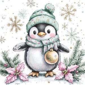 Puede incluir: Un lindo ping&uuml;ino de dibujos animados con un gorro y una bufanda verde y blanca, sosteniendo un adorno navide&ntilde;o dorado. El ping&uuml;ino est&aacute; de pie en la nieve con ramas de pino verdes y flores de poinsettia rosas a su alrededor.
