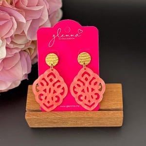 Coral colored resin ornament earrings, baroque, rhombus, statement earrings, must have,